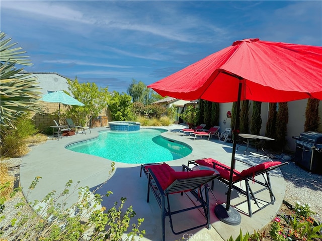 view of swimming pool with an in ground hot tub and a patio area