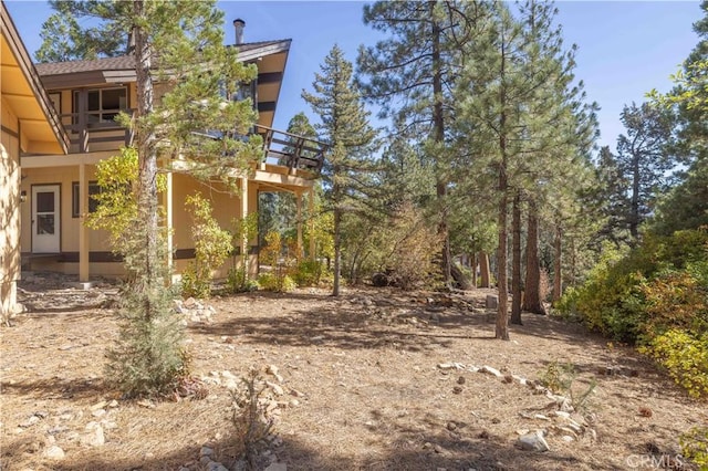 view of yard featuring a balcony