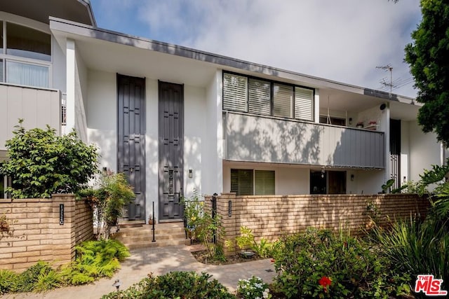 entrance to property featuring a balcony