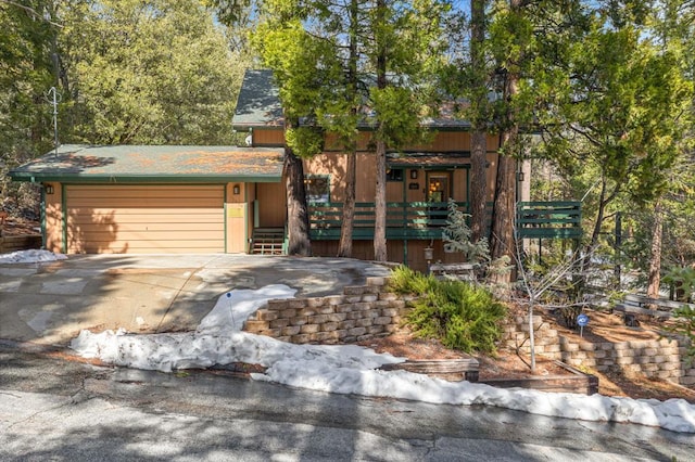 view of front of house featuring a garage