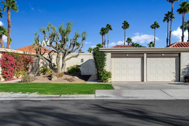 view of front of home featuring a front lawn and a garage