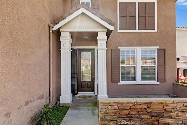 property entrance featuring stucco siding