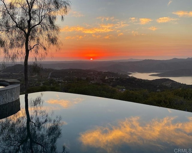 water view with a mountain view