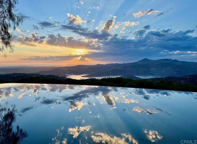 water view featuring a mountain view