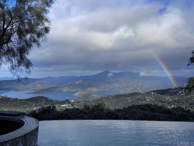 water view featuring a mountain view