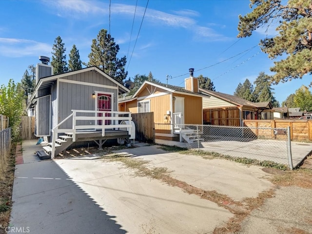 view of front of house featuring a wooden deck