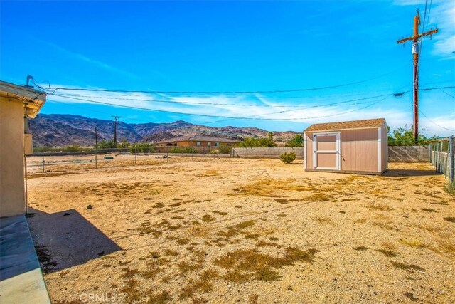 view of yard with a shed and a mountain view