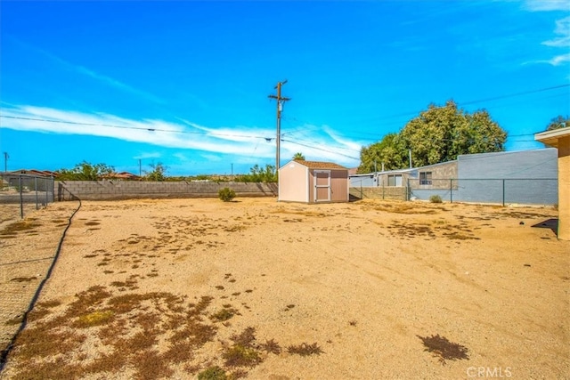 view of yard with a storage shed