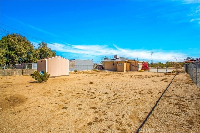 view of yard featuring a storage unit