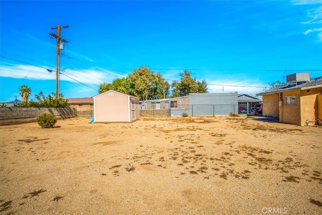 view of yard with a storage unit