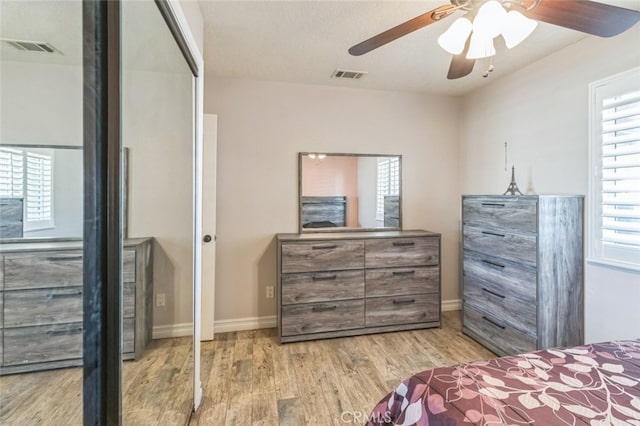 bedroom featuring a closet, ceiling fan, a textured ceiling, and light hardwood / wood-style flooring