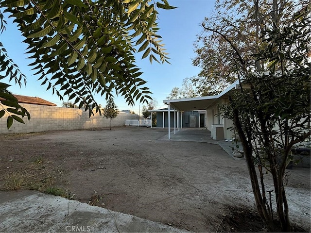 view of yard featuring a patio