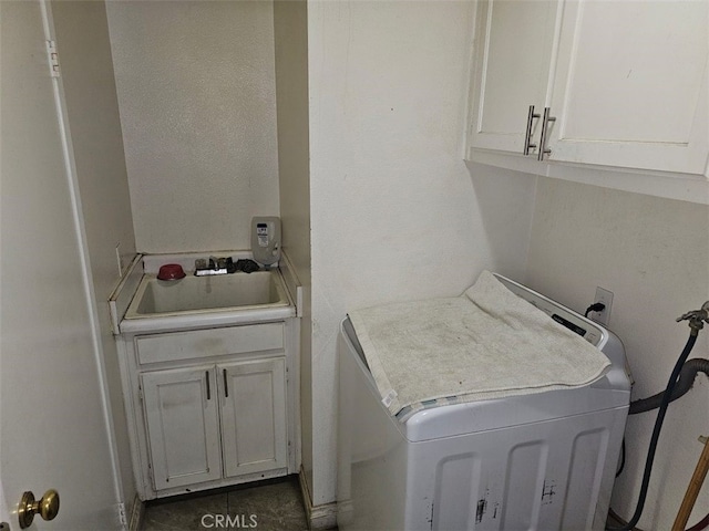 laundry area with washer / dryer, cabinets, and sink