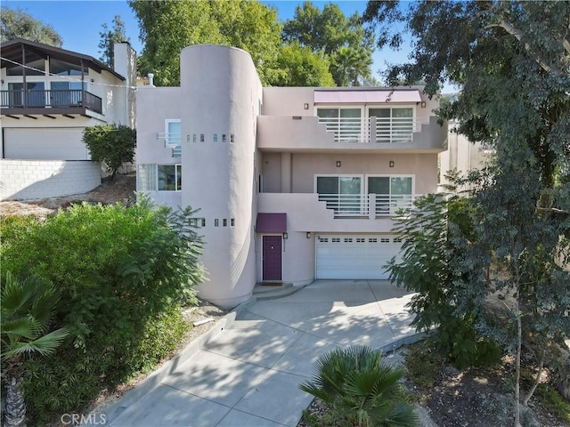 view of front facade with a garage