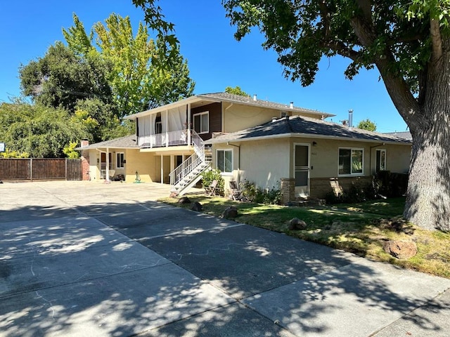 view of front of home featuring a balcony