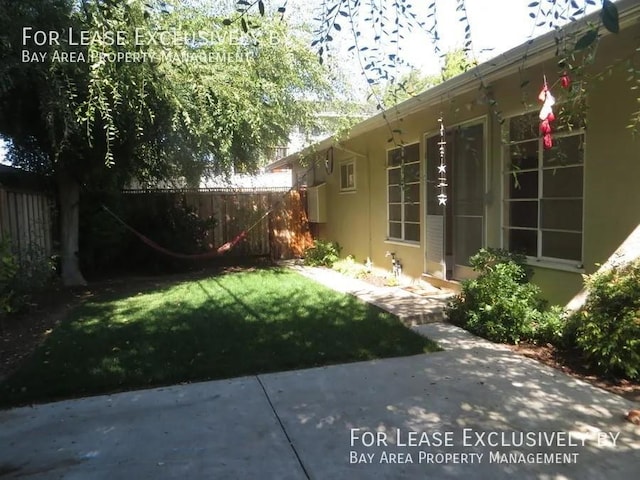 view of yard featuring a patio