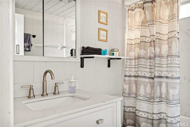 bathroom featuring a shower with curtain, decorative backsplash, and vanity