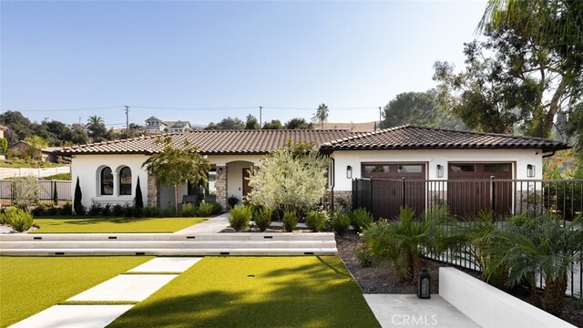 view of front of house featuring a front lawn