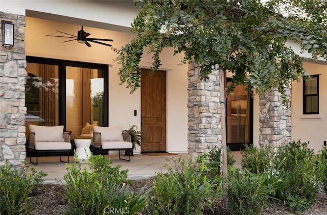 entrance to property with ceiling fan