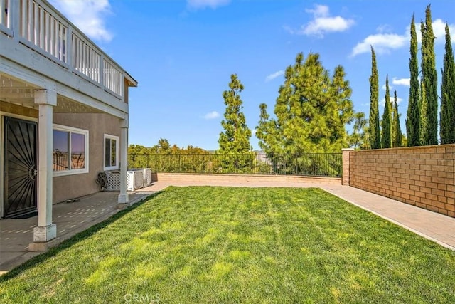 view of yard with a patio