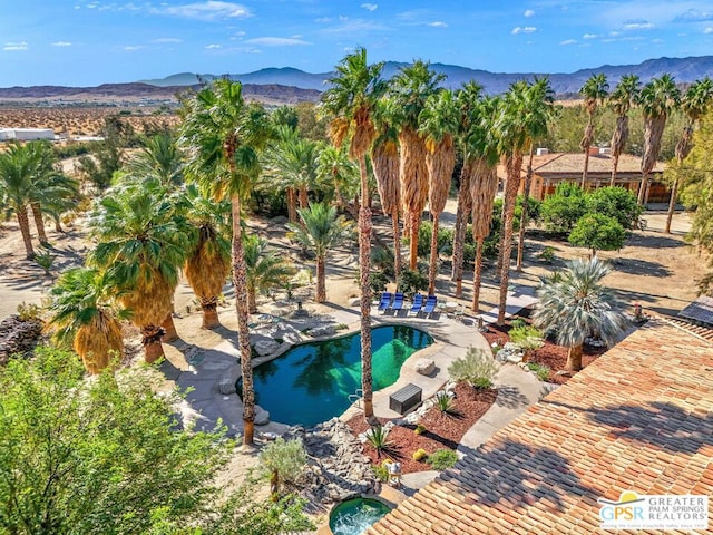 birds eye view of property featuring a mountain view