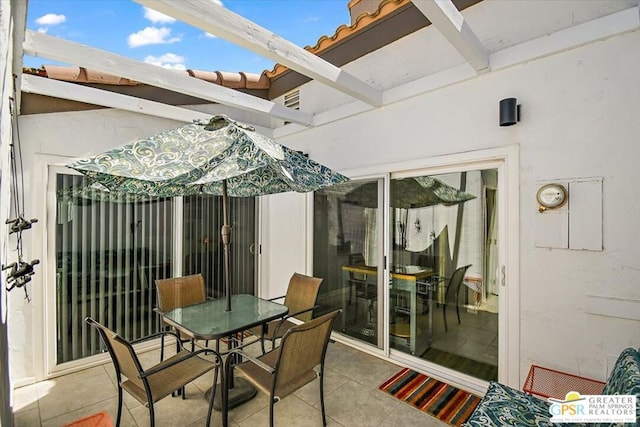 sunroom with beam ceiling