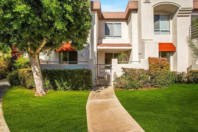 view of front of property with a front yard