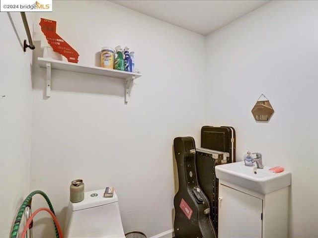 laundry room featuring sink