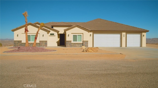 view of front facade featuring a garage