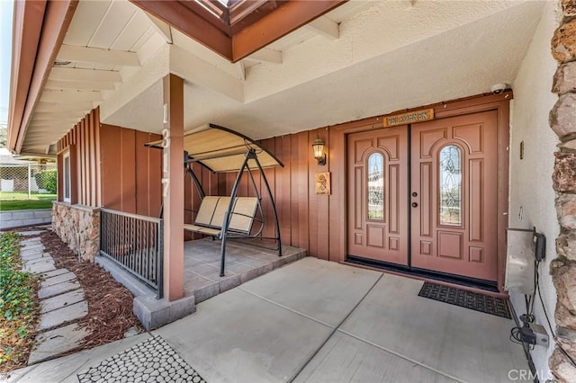 property entrance featuring covered porch