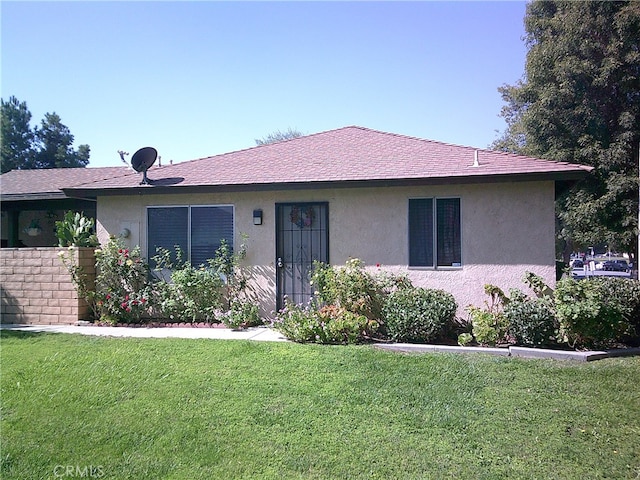 ranch-style home with a front yard