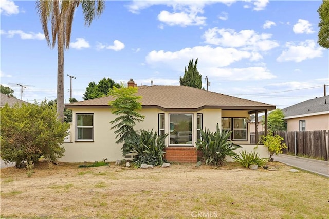 view of front facade with a front yard