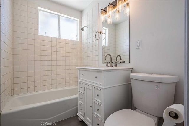 full bathroom with vanity, toilet, and tiled shower / bath