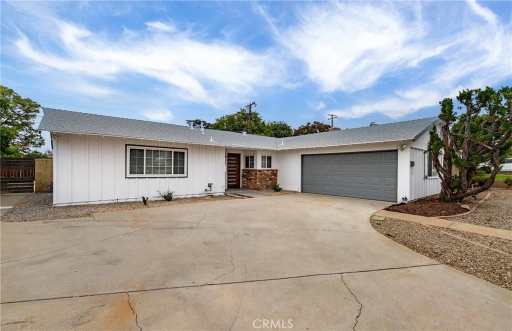 single story home featuring a garage