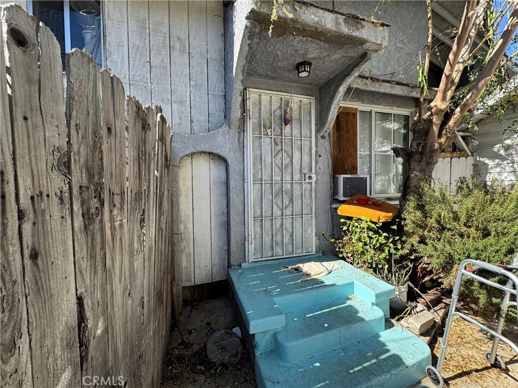 547 W 43rd St, Los Angeles, CA 90037 - photo 4