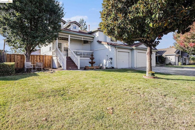 view of front of home featuring a front lawn