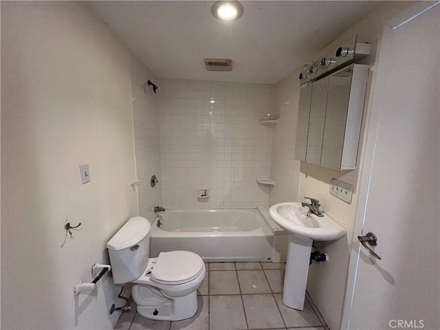 full bathroom featuring sink, tile patterned flooring, tiled shower / bath, and toilet