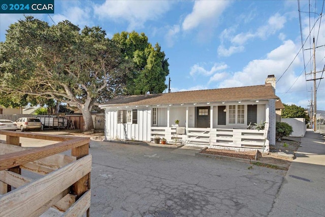 view of front of property with a porch