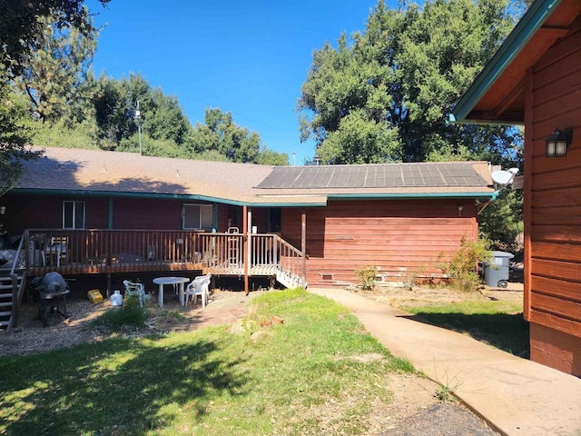 view of front of property featuring a deck and a front yard