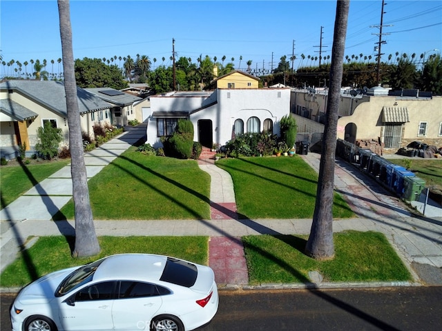 view of front facade with a front lawn