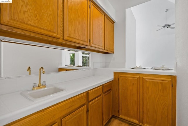 kitchen with ceiling fan, sink, and kitchen peninsula