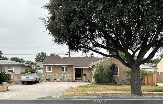 ranch-style home featuring a front yard