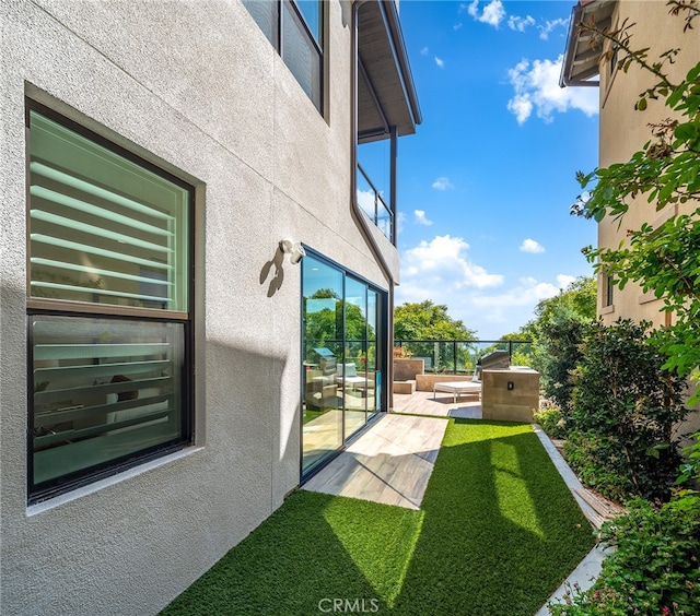 view of yard with a patio