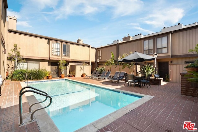 view of swimming pool featuring a patio