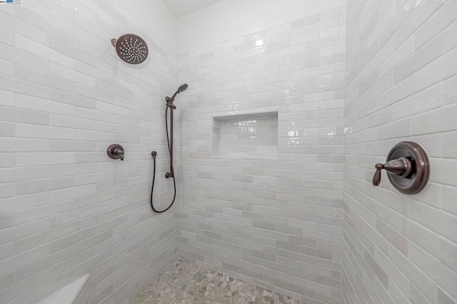 bathroom featuring tiled shower