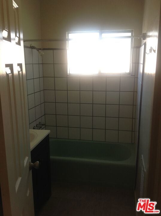 bathroom featuring vanity and tiled shower / bath combo