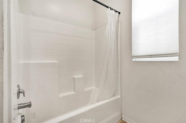 bathroom featuring shower / tub combo