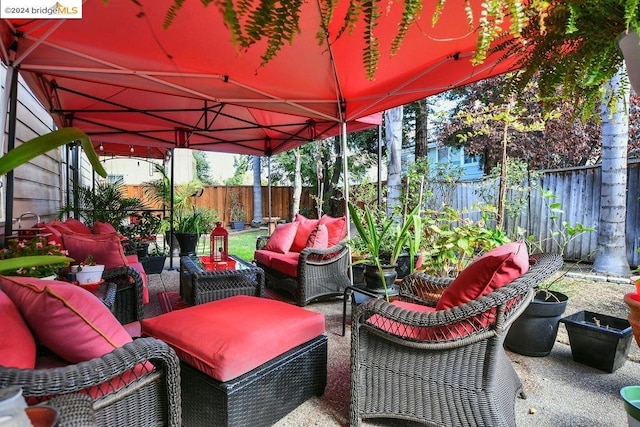 view of patio / terrace featuring an outdoor hangout area