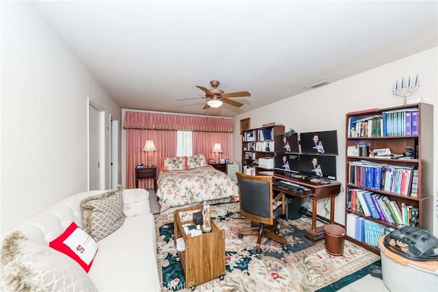 bedroom featuring ceiling fan