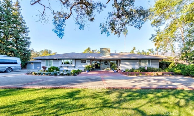 645 W Foothill Blvd, Arcadia, CA 91006 - ranch-style house featuring a front yard